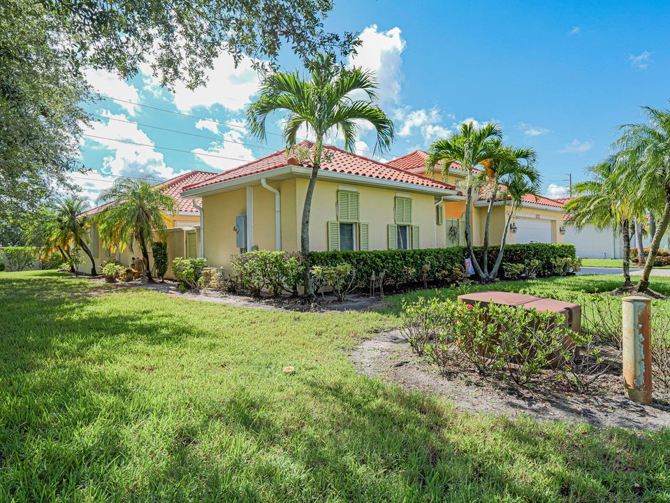 Activo con contrato: $499,000 (3 camas, 3 baños, 2427 Pies cuadrados)