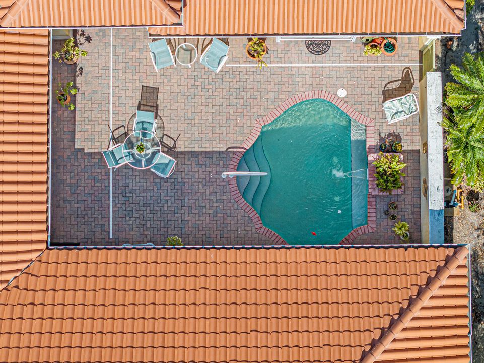 Activo con contrato: $499,000 (3 camas, 3 baños, 2427 Pies cuadrados)