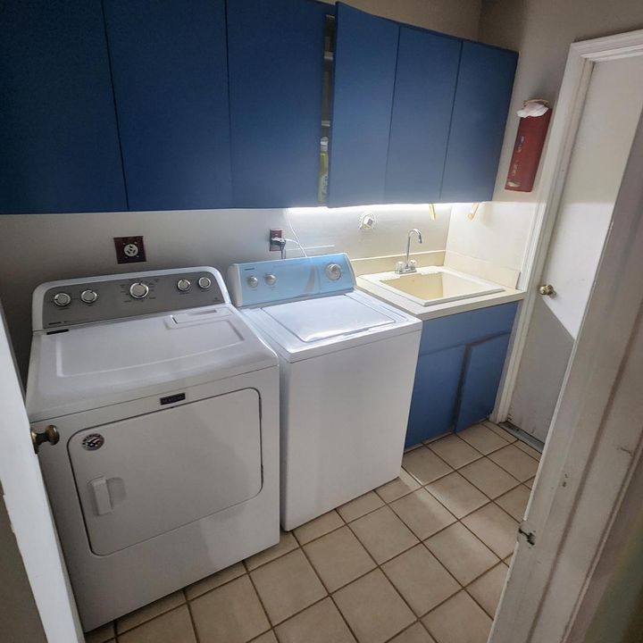 For Sale: $469,000 (3 beds, 2 baths, 2275 Square Feet)