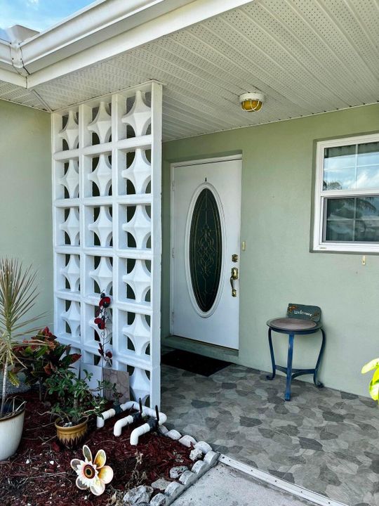 合同活跃: $1,500 (2 贝兹, 2 浴室, 1284 平方英尺)