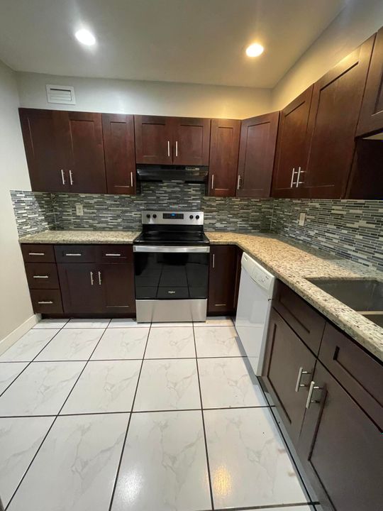 Activo con contrato: $260,000 (3 camas, 2 baños, 1286 Pies cuadrados)