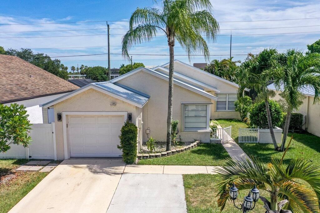 Active With Contract: $560,000 (3 beds, 2 baths, 1626 Square Feet)