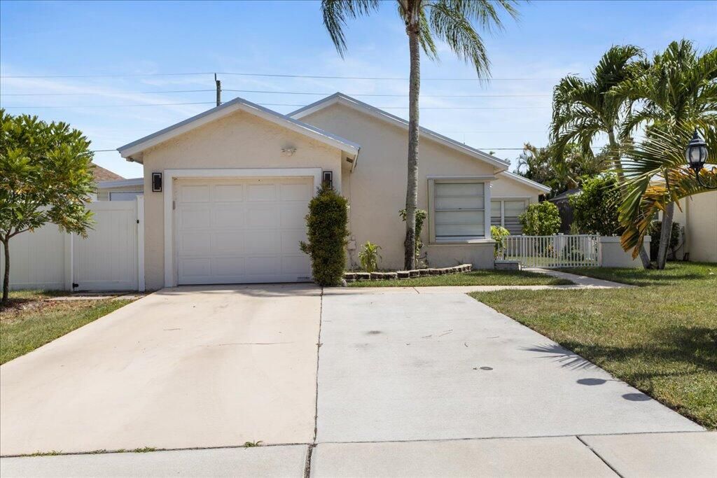 Active With Contract: $560,000 (3 beds, 2 baths, 1626 Square Feet)