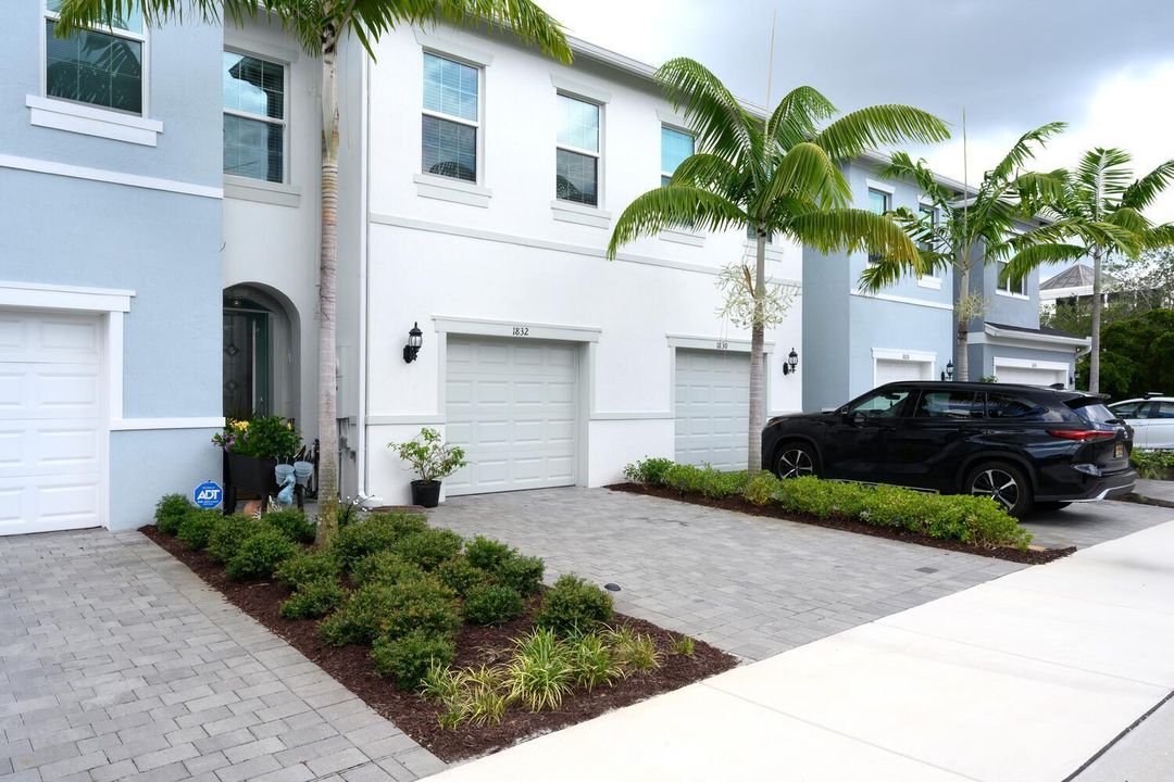 出租: $3,490 (3 贝兹, 2 浴室, 1782 平方英尺)