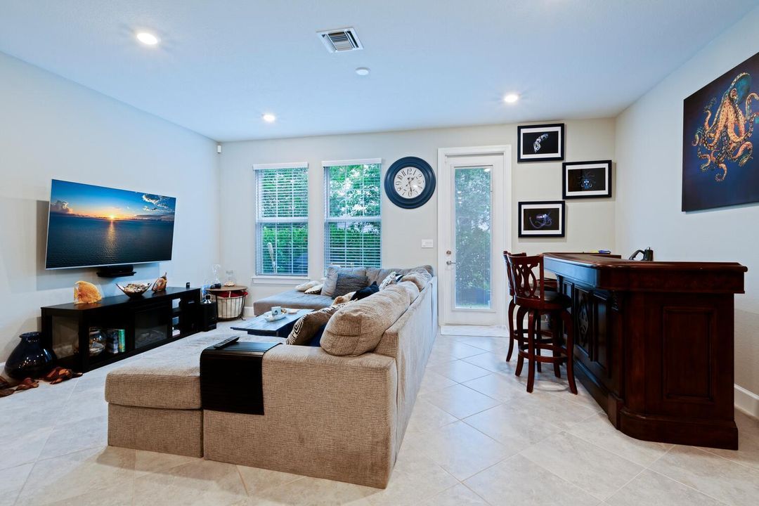 出租: $3,490 (3 贝兹, 2 浴室, 1782 平方英尺)