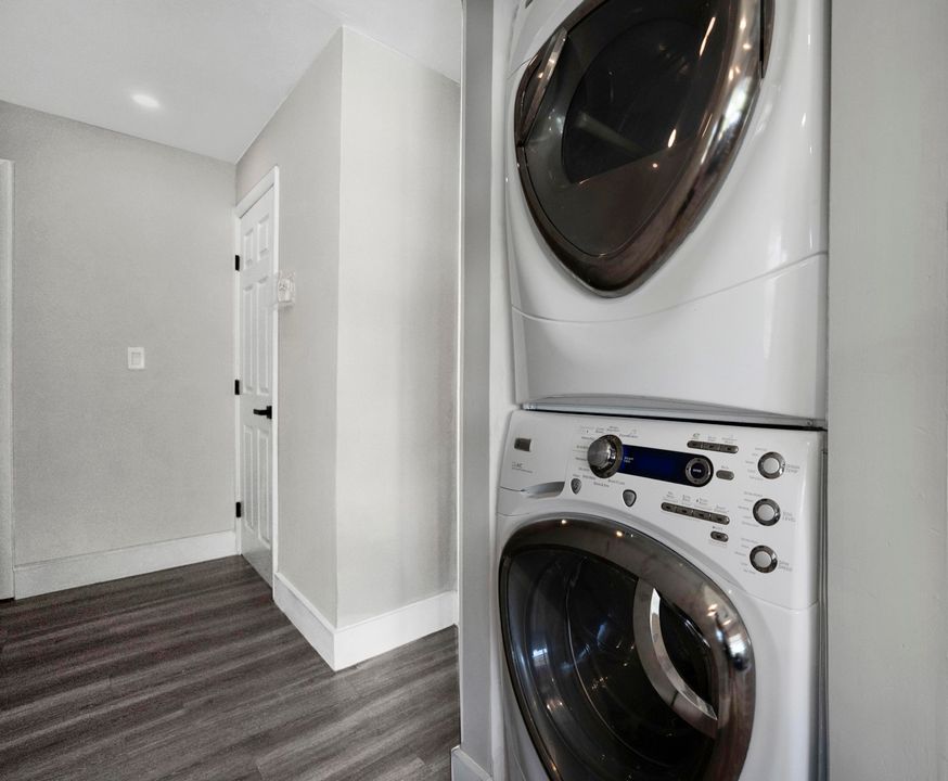 合同活跃: $399,000 (3 贝兹, 2 浴室, 825 平方英尺)