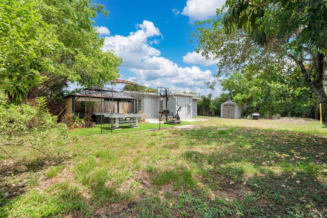 合同活跃: $399,000 (3 贝兹, 2 浴室, 825 平方英尺)