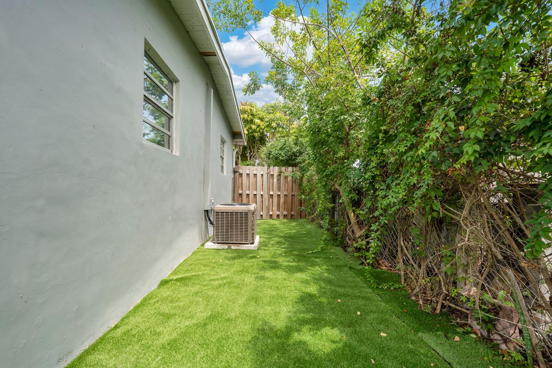 合同活跃: $399,000 (3 贝兹, 2 浴室, 825 平方英尺)