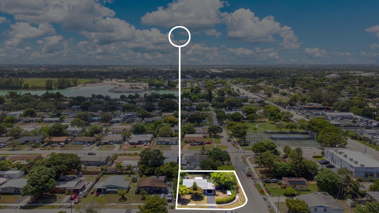 合同活跃: $399,000 (3 贝兹, 2 浴室, 825 平方英尺)