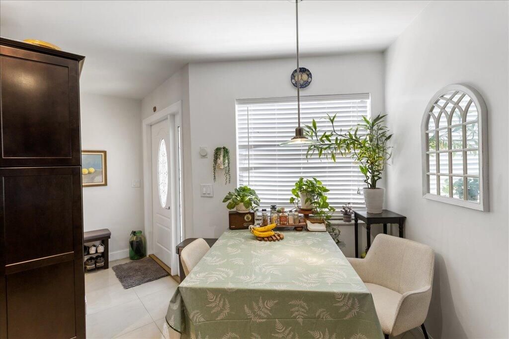 Active With Contract: $560,000 (3 beds, 2 baths, 1626 Square Feet)