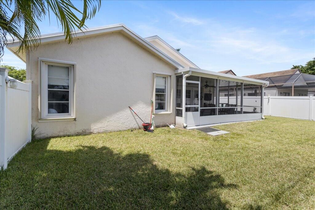 Active With Contract: $560,000 (3 beds, 2 baths, 1626 Square Feet)