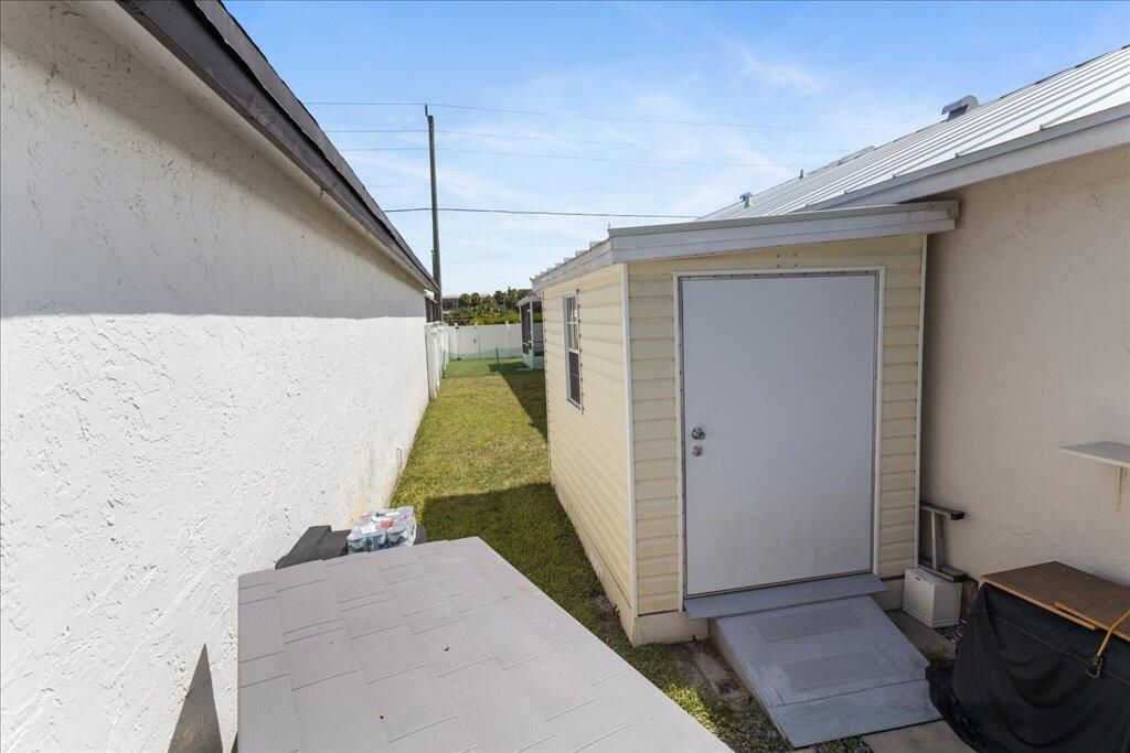 Active With Contract: $560,000 (3 beds, 2 baths, 1626 Square Feet)