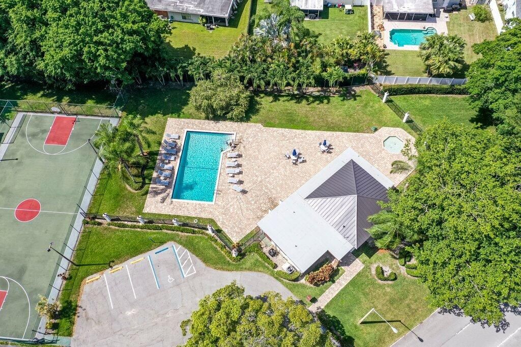 Active With Contract: $560,000 (3 beds, 2 baths, 1626 Square Feet)