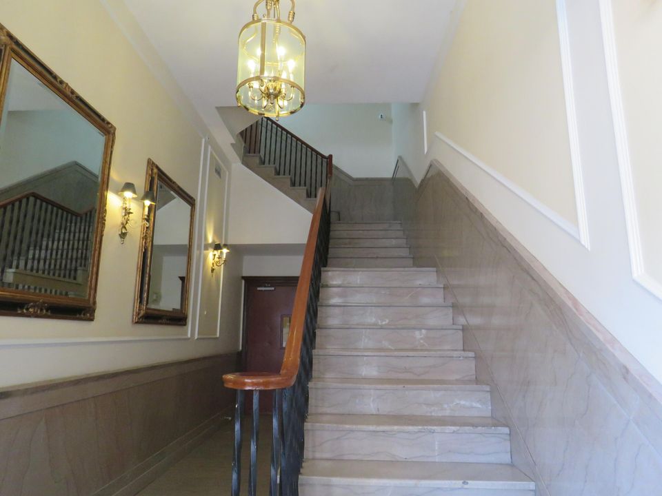 最近售出: $2,385 (0 贝兹, 0 浴室, 517 平方英尺)