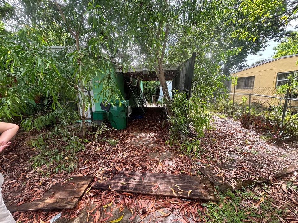 合同活跃: $180,000 (2 贝兹, 1 浴室, 572 平方英尺)