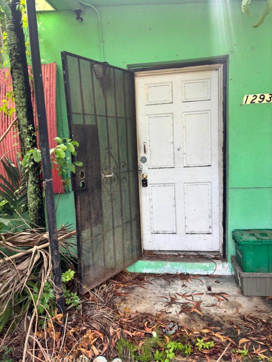 合同活跃: $180,000 (2 贝兹, 1 浴室, 572 平方英尺)