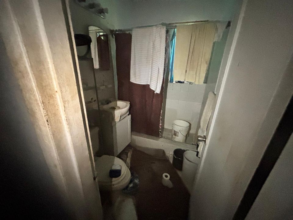 合同活跃: $180,000 (2 贝兹, 1 浴室, 572 平方英尺)