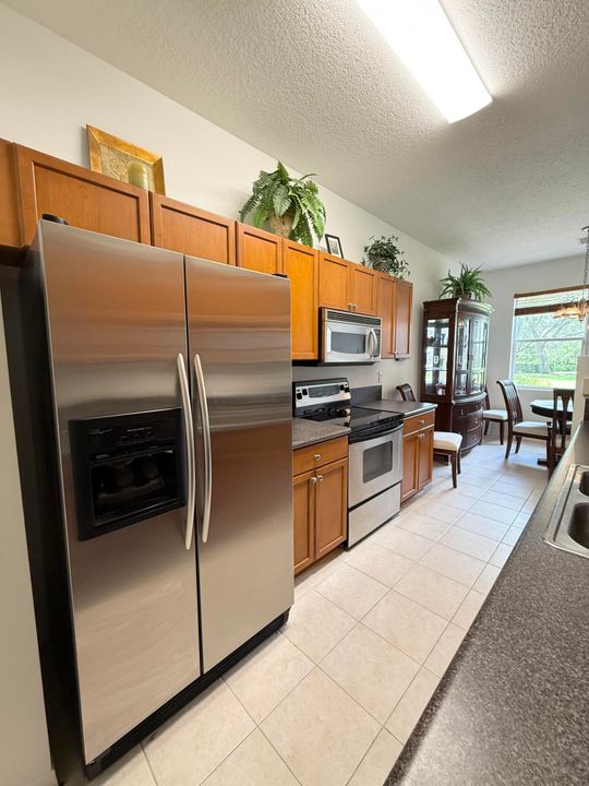 合同活跃: $364,900 (2 贝兹, 2 浴室, 1448 平方英尺)