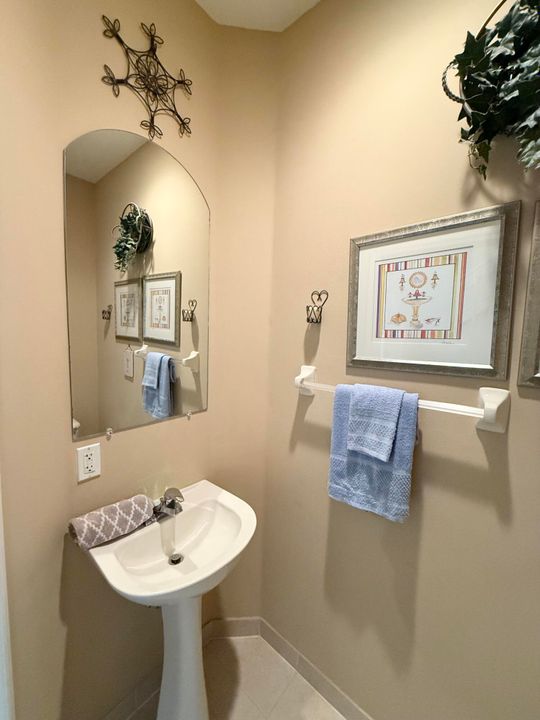 合同活跃: $364,900 (2 贝兹, 2 浴室, 1448 平方英尺)