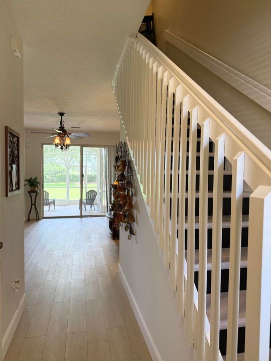 合同活跃: $364,900 (2 贝兹, 2 浴室, 1448 平方英尺)