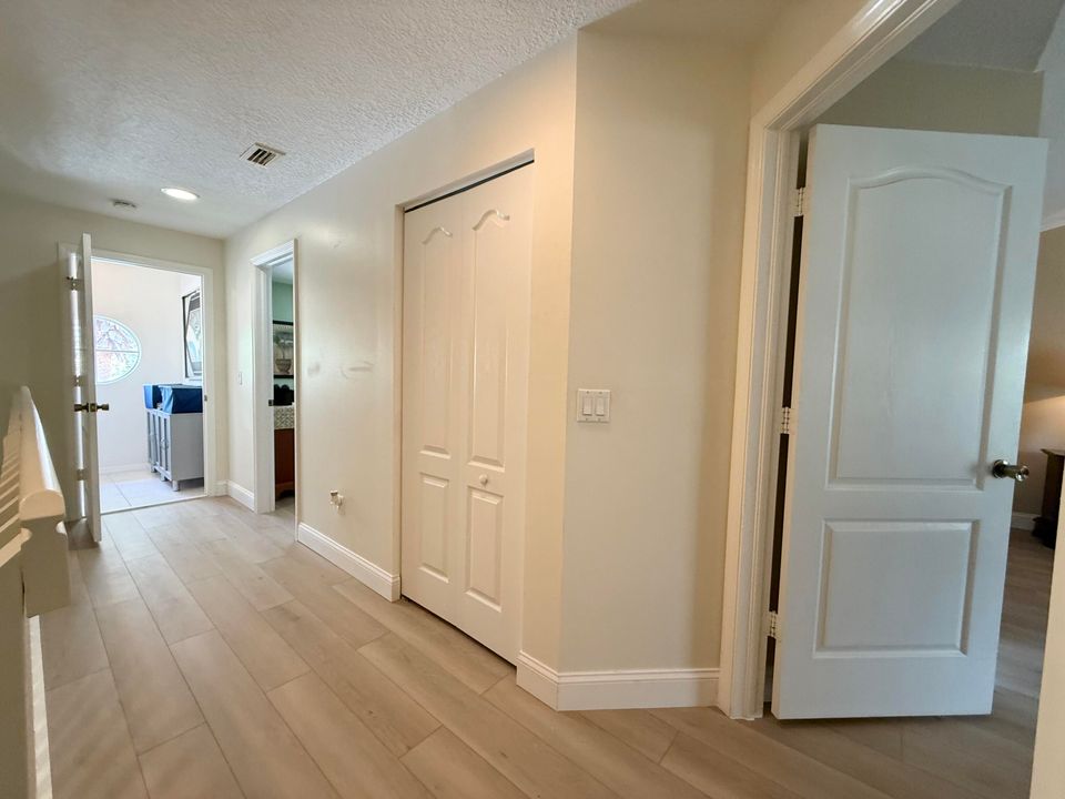 合同活跃: $364,900 (2 贝兹, 2 浴室, 1448 平方英尺)