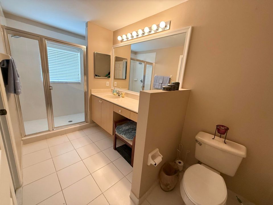 合同活跃: $364,900 (2 贝兹, 2 浴室, 1448 平方英尺)