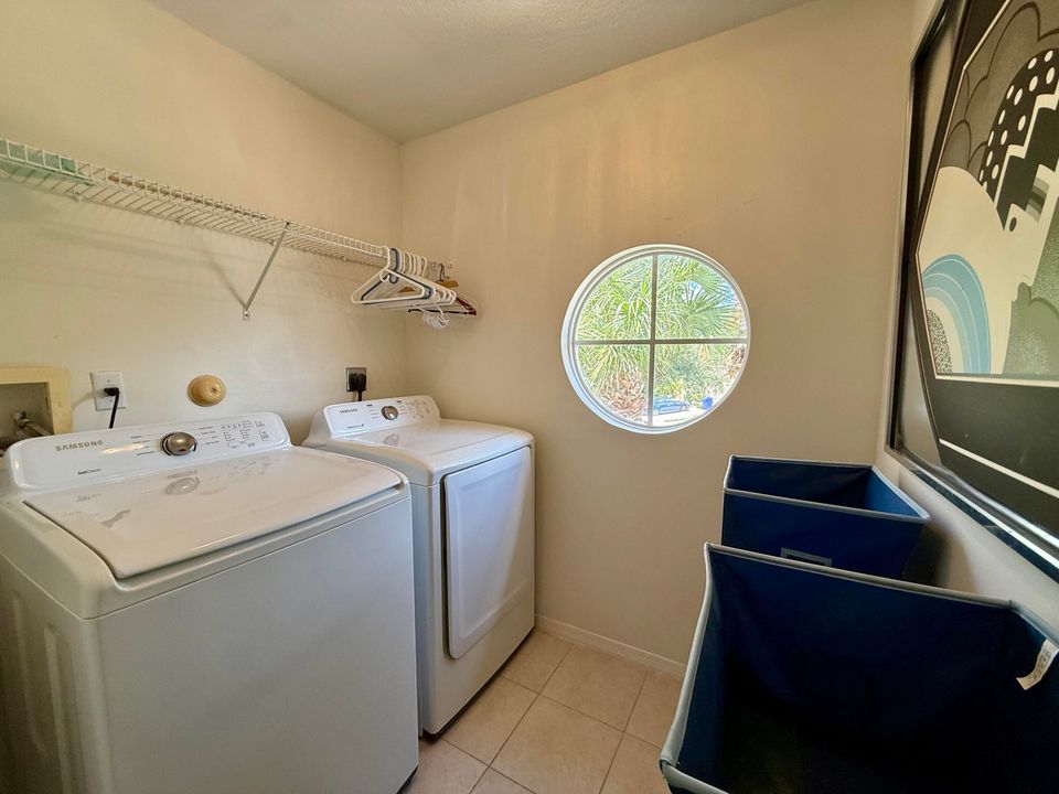 合同活跃: $364,900 (2 贝兹, 2 浴室, 1448 平方英尺)