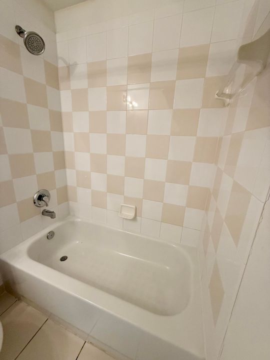 合同活跃: $364,900 (2 贝兹, 2 浴室, 1448 平方英尺)