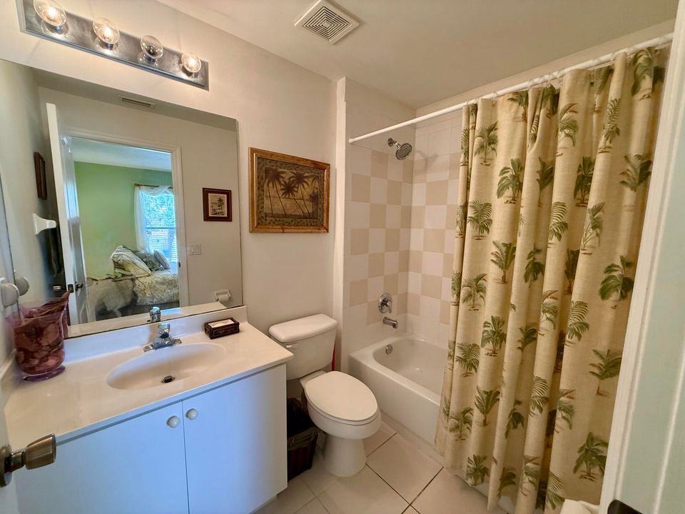 合同活跃: $364,900 (2 贝兹, 2 浴室, 1448 平方英尺)