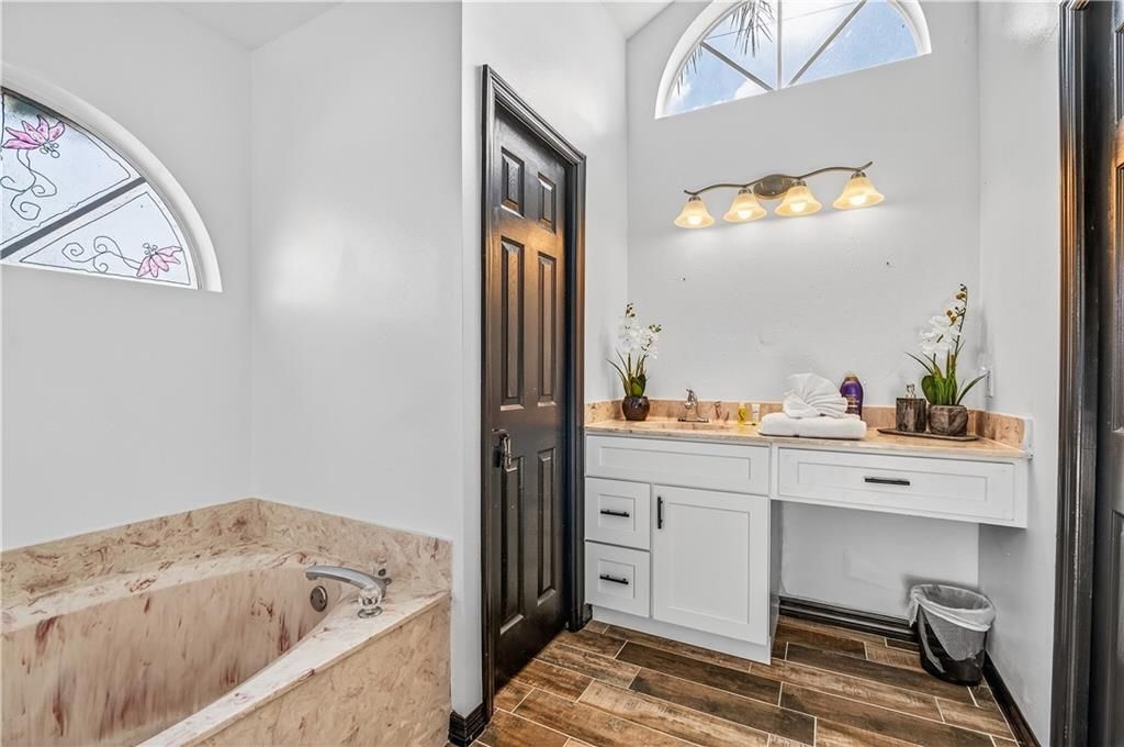 Active With Contract: $350,000 (4 beds, 2 baths, 3269 Square Feet)