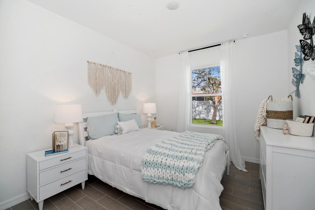 Active With Contract: $409,995 (4 beds, 3 baths, 2094 Square Feet)