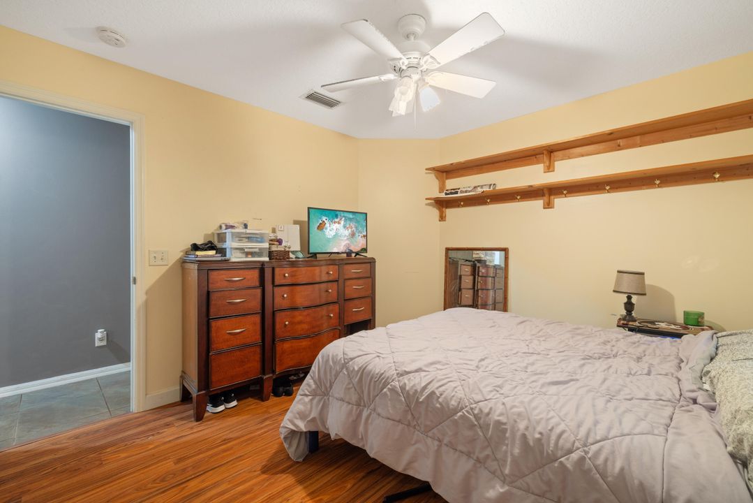 合同活跃: $395,000 (3 贝兹, 2 浴室, 1272 平方英尺)