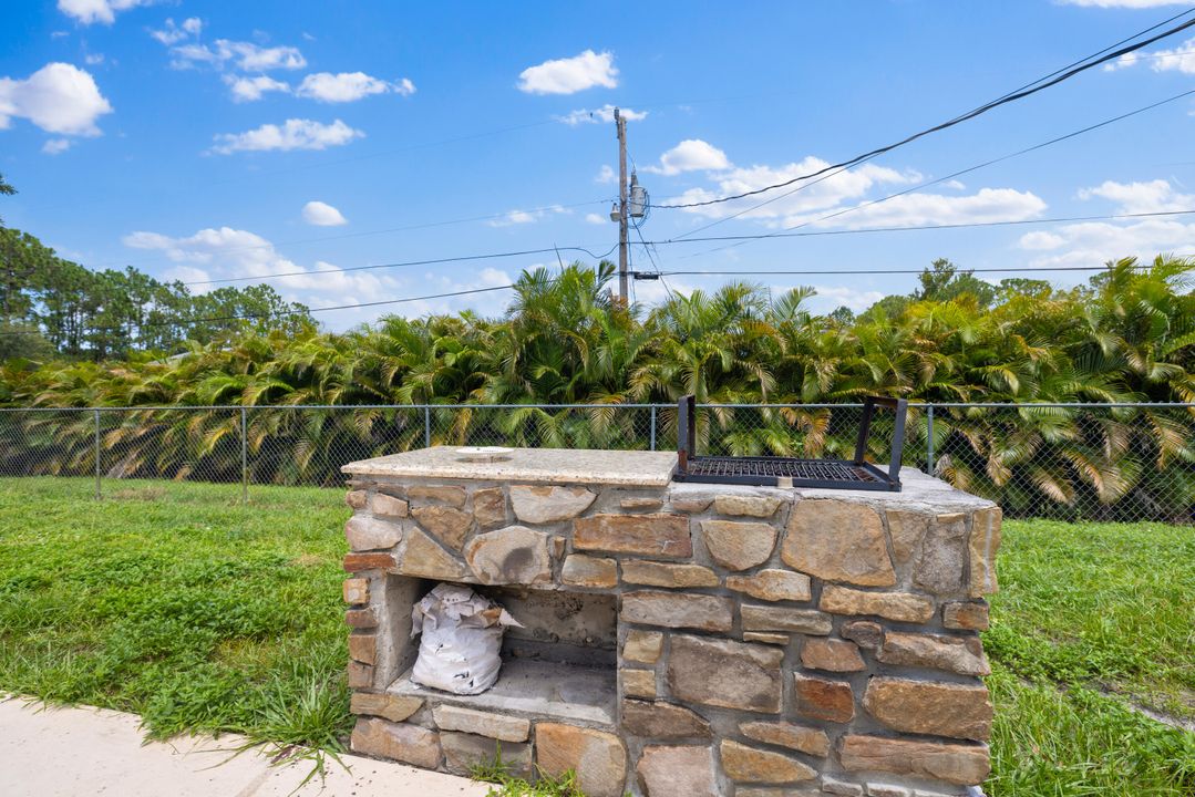 合同活跃: $395,000 (3 贝兹, 2 浴室, 1272 平方英尺)