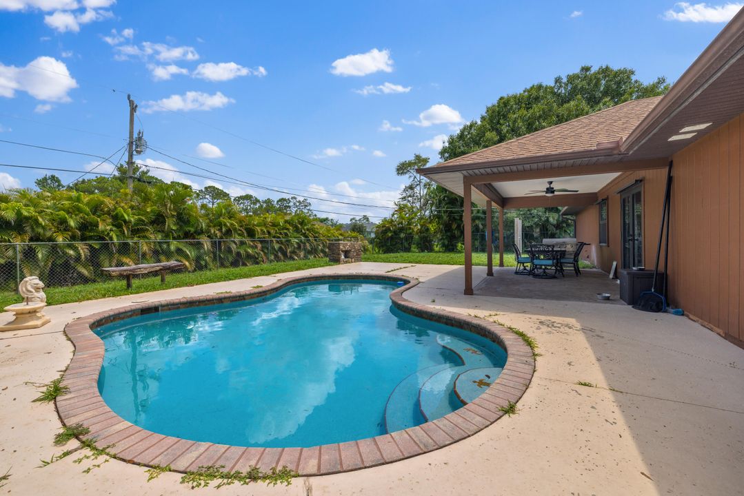 合同活跃: $395,000 (3 贝兹, 2 浴室, 1272 平方英尺)