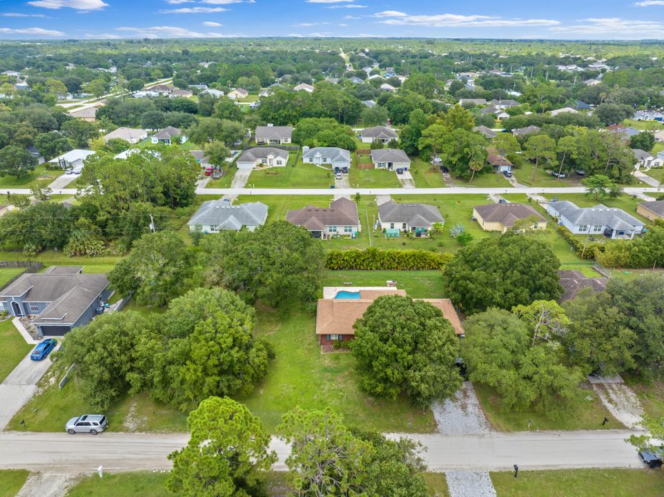 合同活跃: $395,000 (3 贝兹, 2 浴室, 1272 平方英尺)