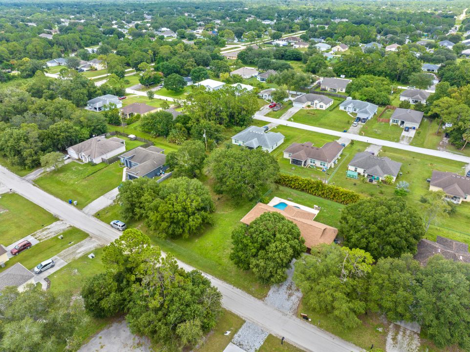 合同活跃: $395,000 (3 贝兹, 2 浴室, 1272 平方英尺)