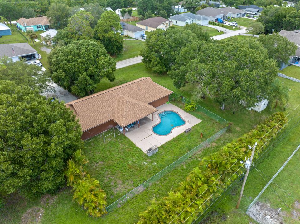 合同活跃: $395,000 (3 贝兹, 2 浴室, 1272 平方英尺)