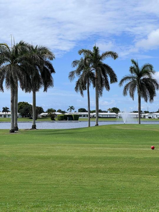 合同活跃: $185,000 (2 贝兹, 2 浴室, 962 平方英尺)