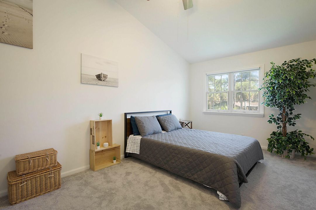 For Rent: $20,000 (4 beds, 3 baths, 3922 Square Feet)