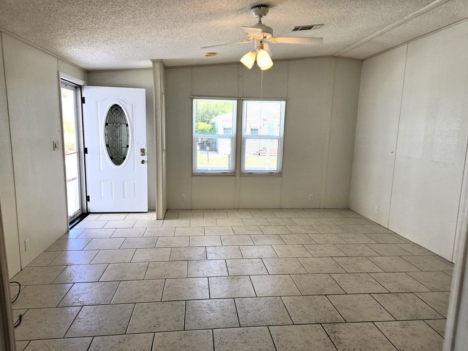 For Sale: $187,000 (2 beds, 2 baths, 1296 Square Feet)