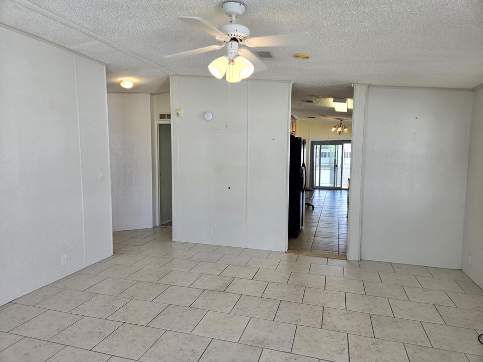 For Sale: $187,000 (2 beds, 2 baths, 1296 Square Feet)