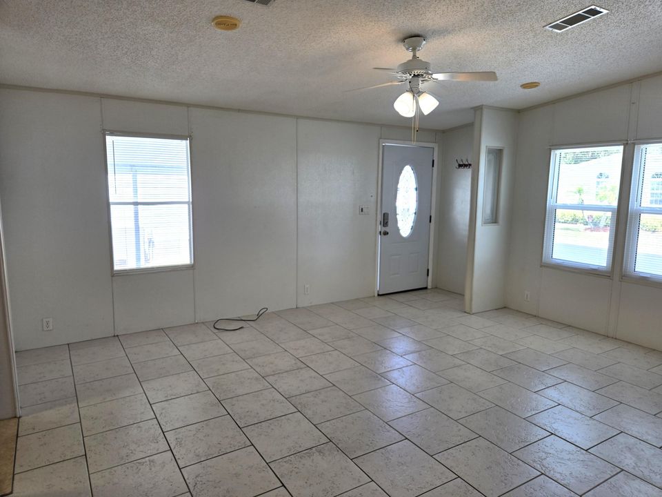 For Sale: $187,000 (2 beds, 2 baths, 1296 Square Feet)