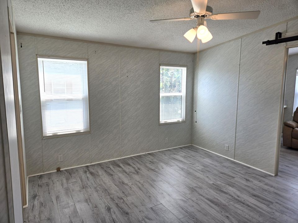 For Sale: $187,000 (2 beds, 2 baths, 1296 Square Feet)