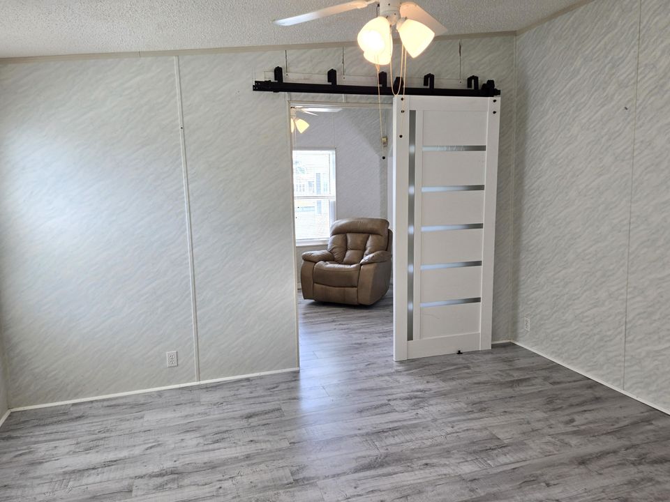 For Sale: $187,000 (2 beds, 2 baths, 1296 Square Feet)