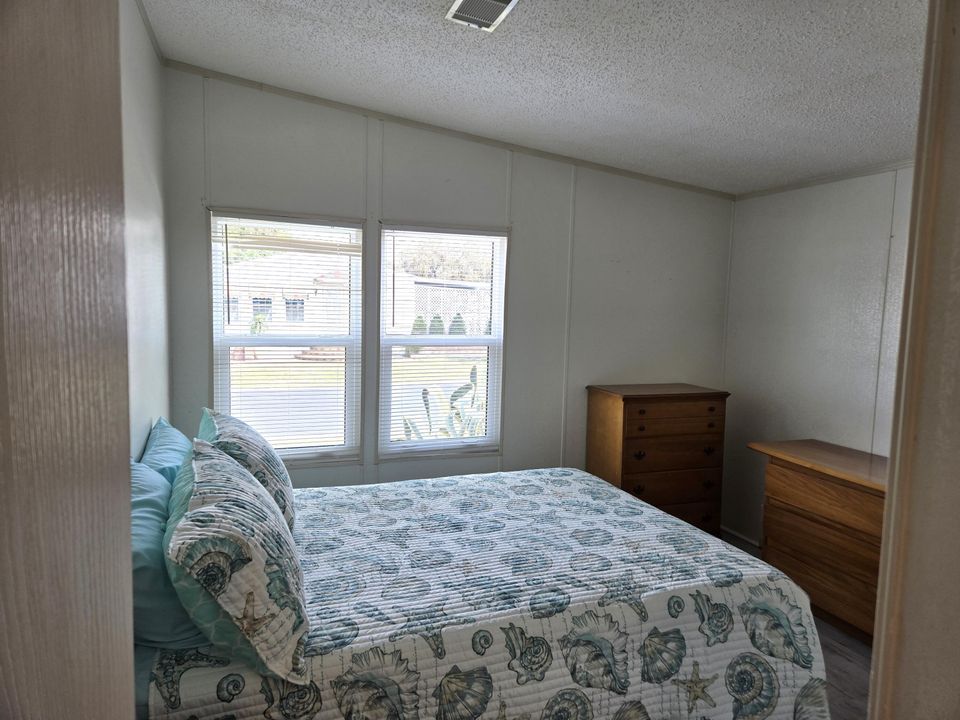 For Sale: $187,000 (2 beds, 2 baths, 1296 Square Feet)