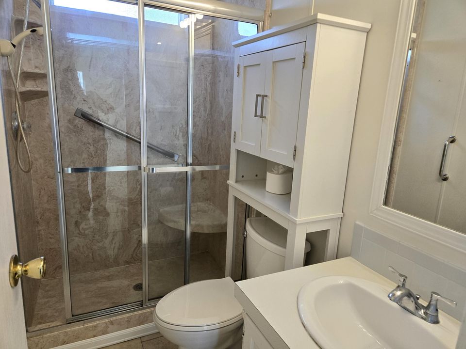 For Sale: $187,000 (2 beds, 2 baths, 1296 Square Feet)