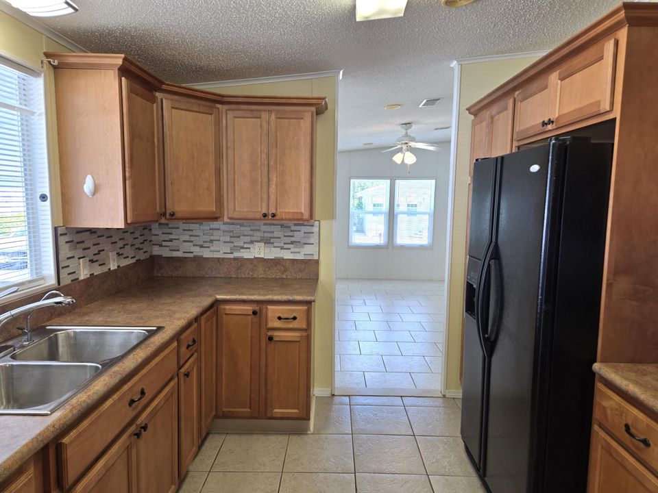 For Sale: $187,000 (2 beds, 2 baths, 1296 Square Feet)