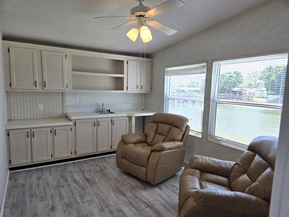 For Sale: $187,000 (2 beds, 2 baths, 1296 Square Feet)