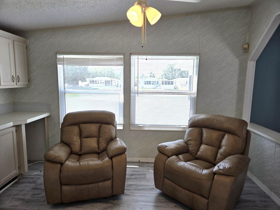 For Sale: $187,000 (2 beds, 2 baths, 1296 Square Feet)