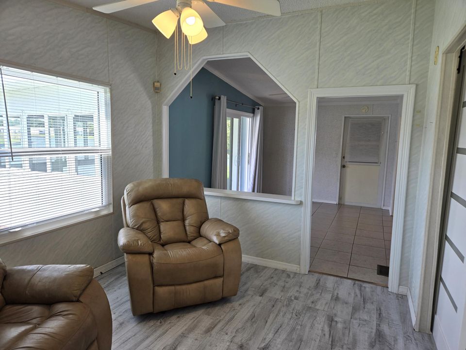 For Sale: $187,000 (2 beds, 2 baths, 1296 Square Feet)